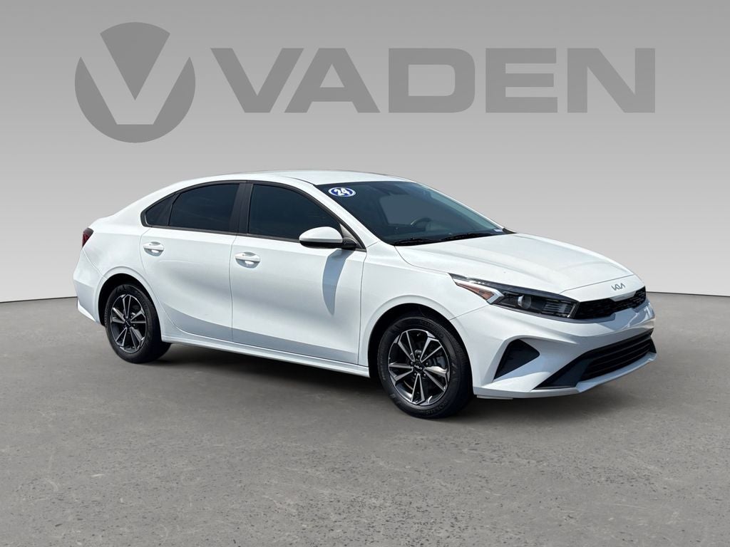 2024 Kia Forte LXS AT's photo