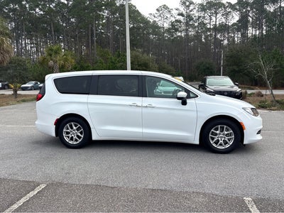 2022 Chrysler Voyager LX