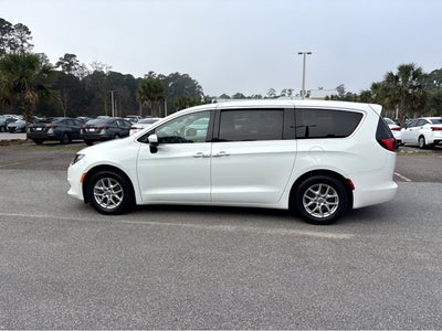 2022 Chrysler Voyager LX