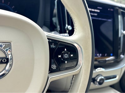 2023 Volvo XC60 Ultimate Bright Theme