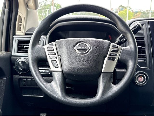 2023 Nissan Titan SV