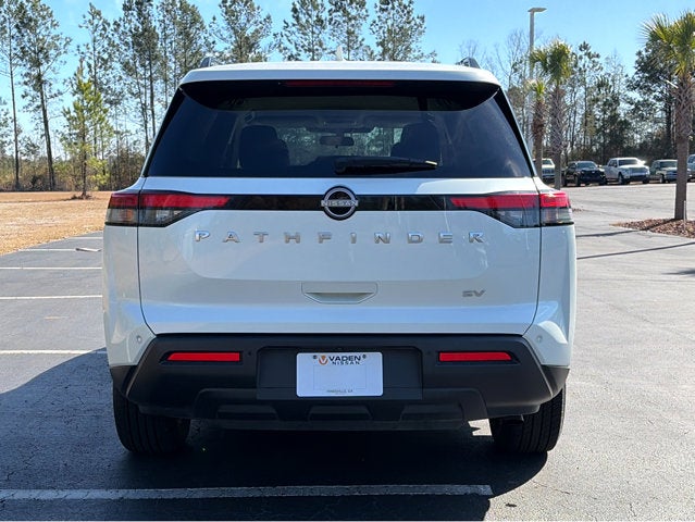 2024 Nissan Pathfinder SV