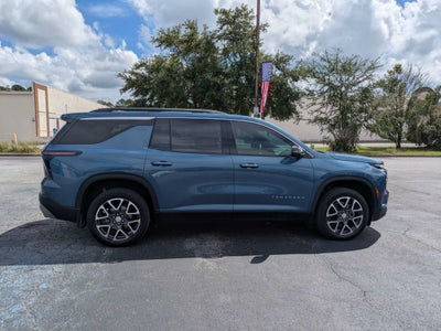 2025 Chevrolet Traverse FWD LT