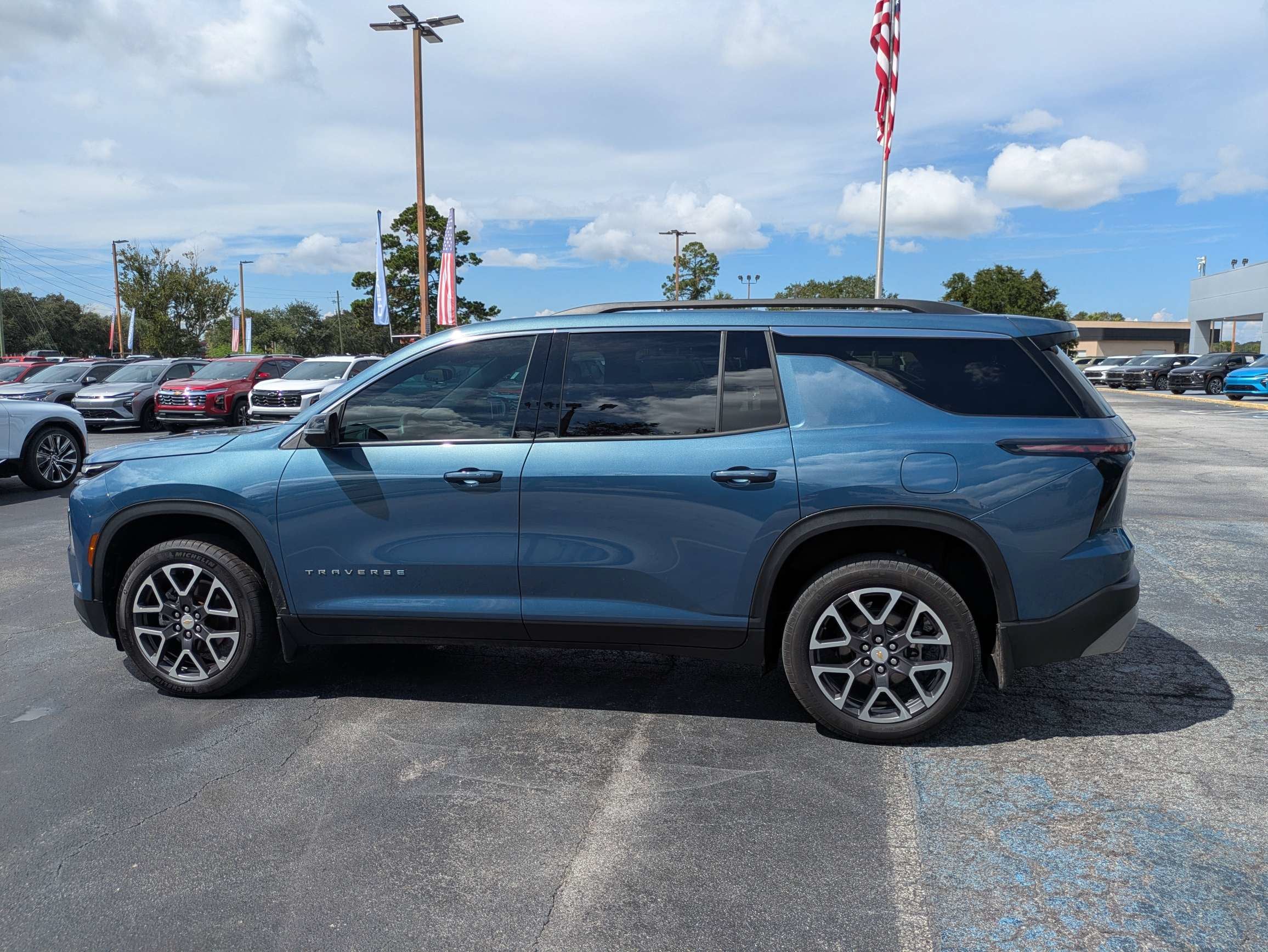 2025 Chevrolet Traverse FWD LT