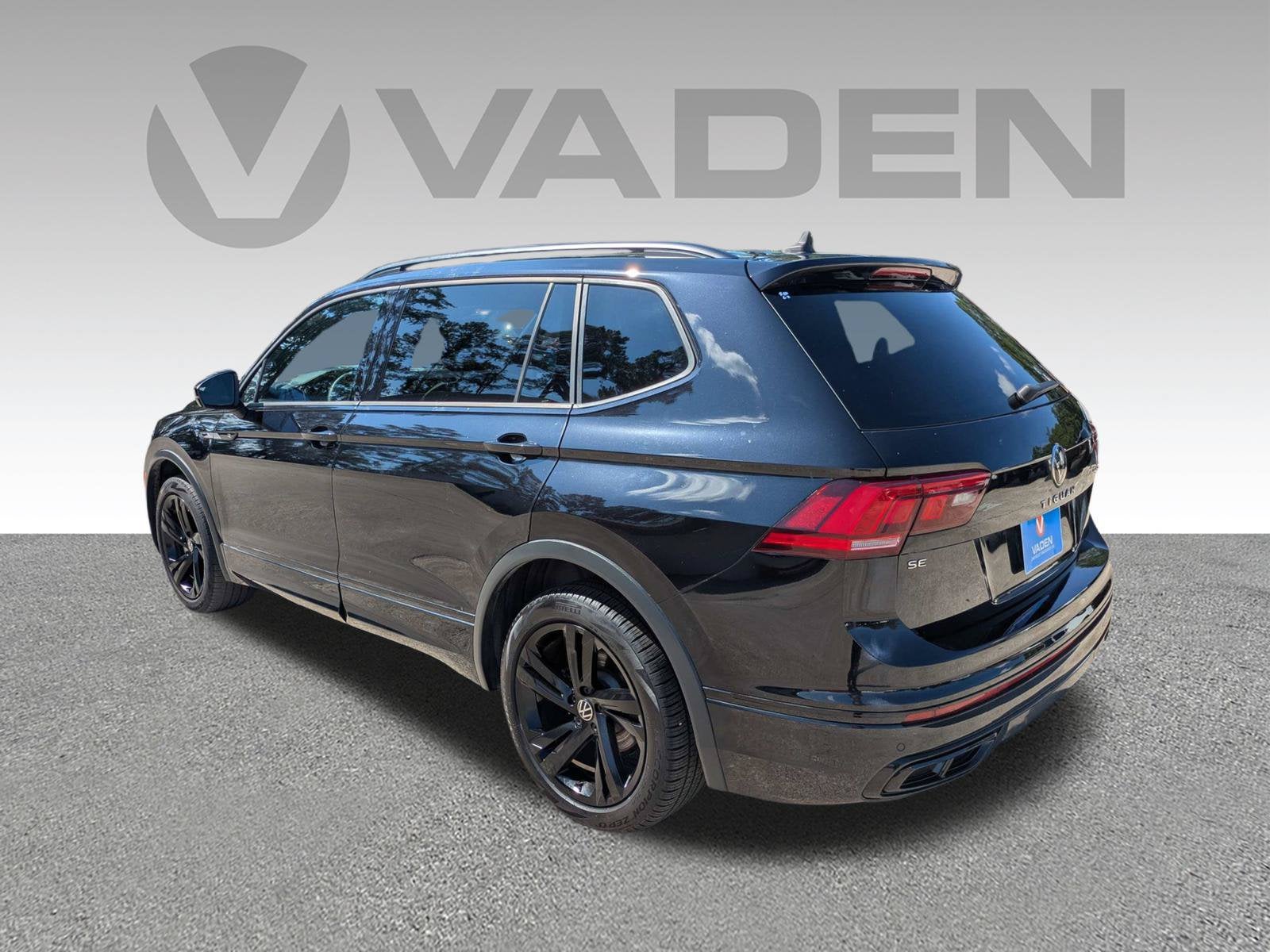 2023 Volkswagen Tiguan SE R-Line Black
