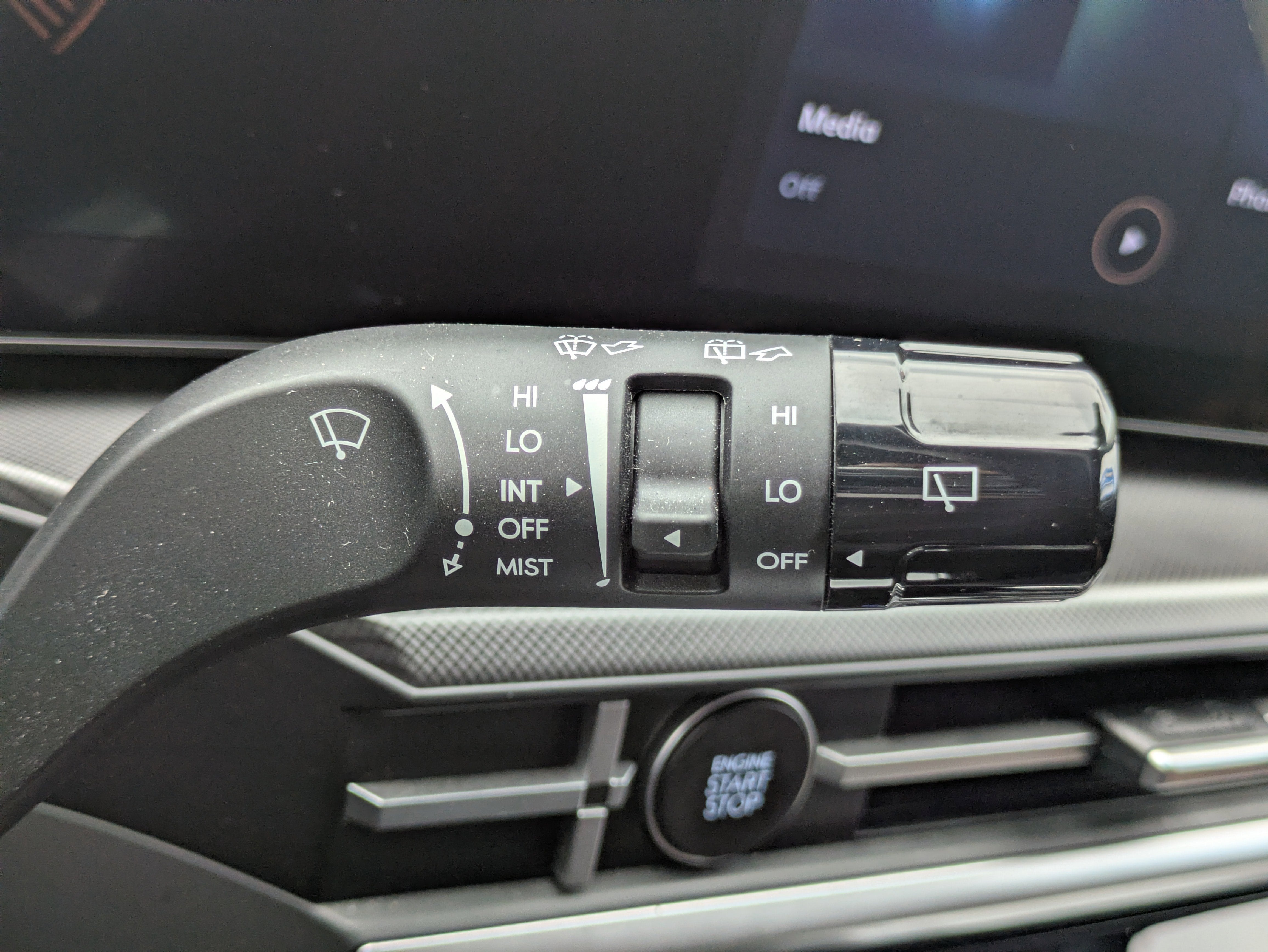 2025 Hyundai SANTA FE SE