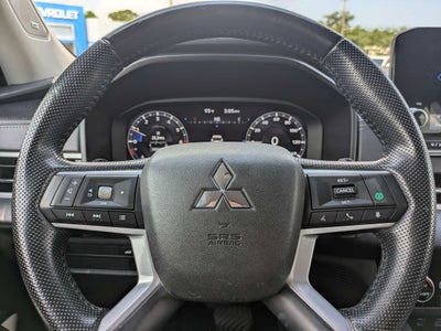 2023 Mitsubishi Outlander SE
