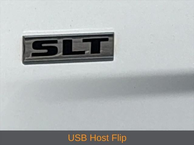 2023 RAM 1500 Classic SLT Crew Cab 4x4 5'7' Box
