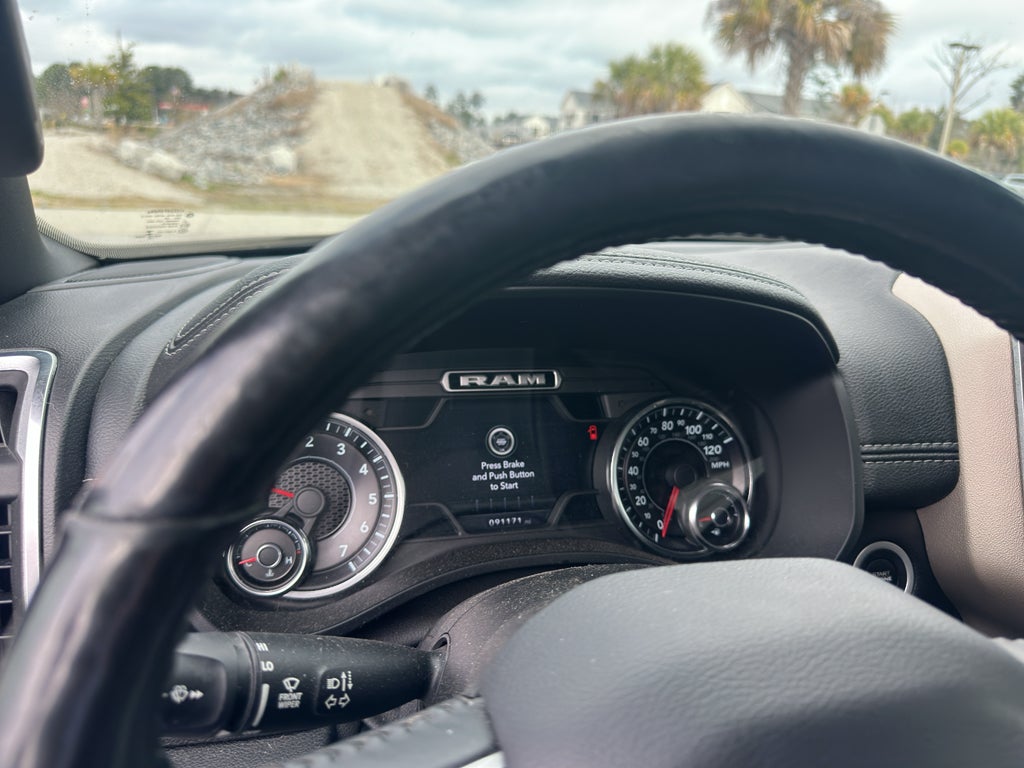 2019 RAM 1500 Laramie Crew Cab 4x4 5'7' Box