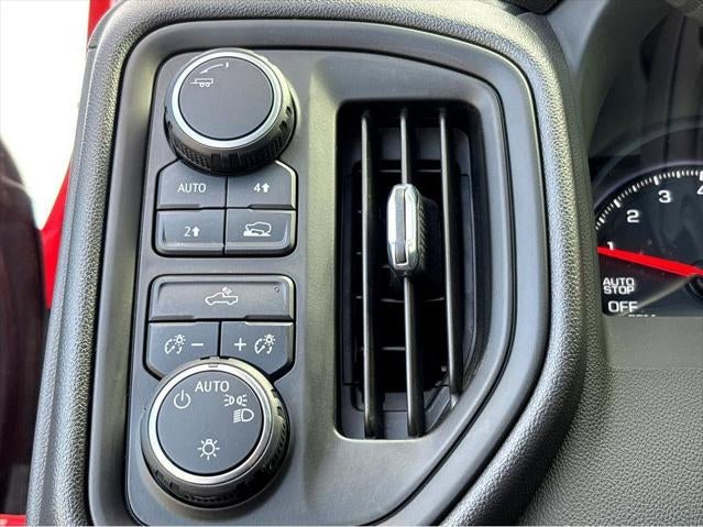 2023 Chevrolet Silverado 1500 4WD Crew Cab Short Bed Custom