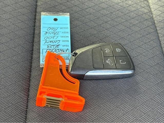 2023 Chevrolet Silverado 1500 4WD Crew Cab Short Bed Custom