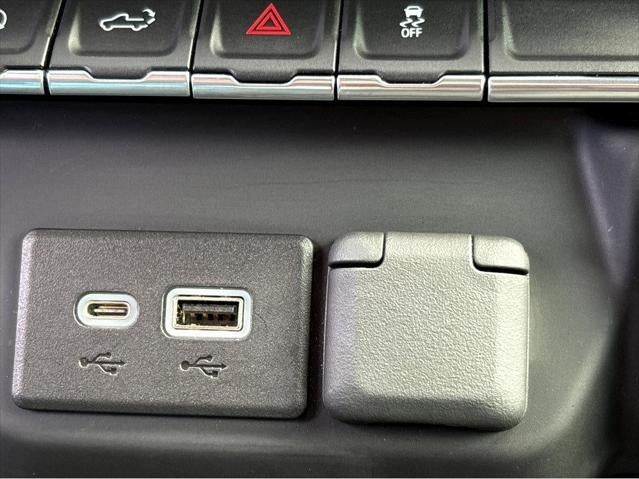 2023 Chevrolet Silverado 1500 4WD Crew Cab Short Bed Custom