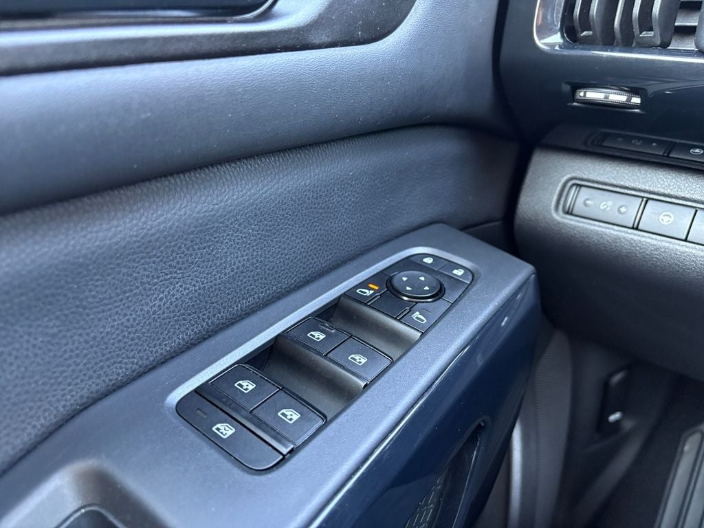 2025 Nissan Pathfinder SV FWD