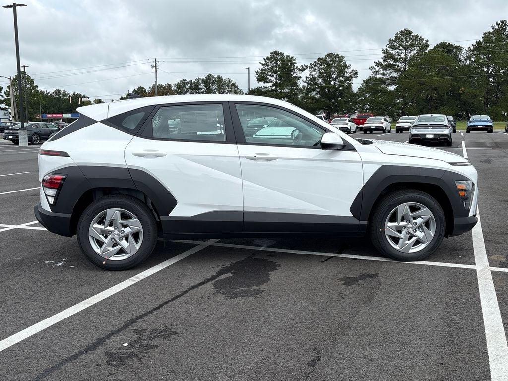 2027 Hyundai KONA SE FWD
