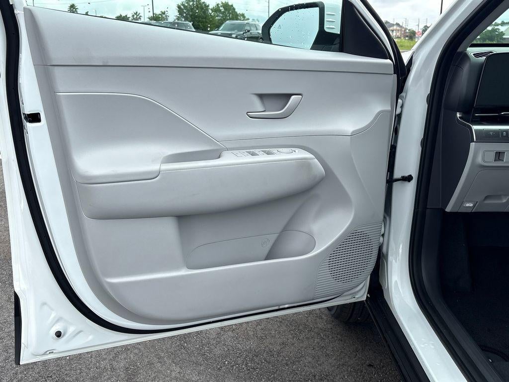 2027 Hyundai KONA SE FWD