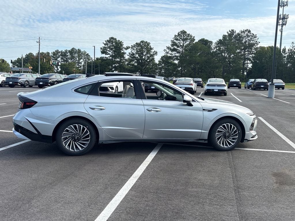 2026 Hyundai SONATA HYBRID SEL