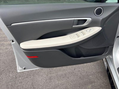 2025 Hyundai SONATA HYBRID SEL