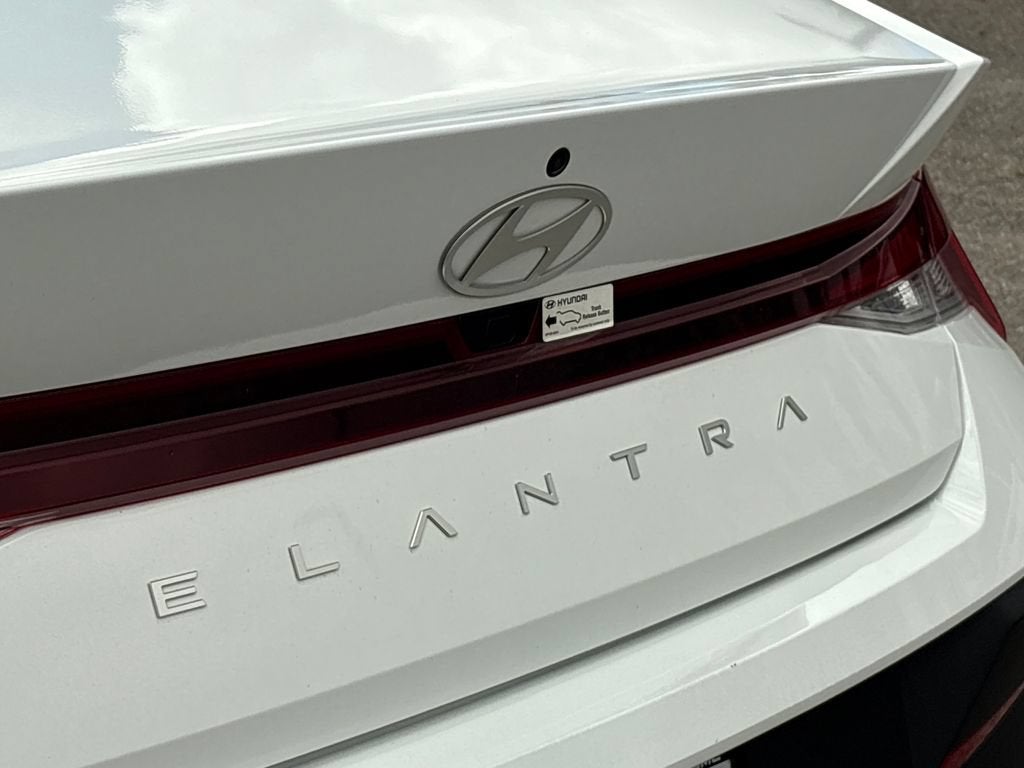 2024 Hyundai ELANTRA Base