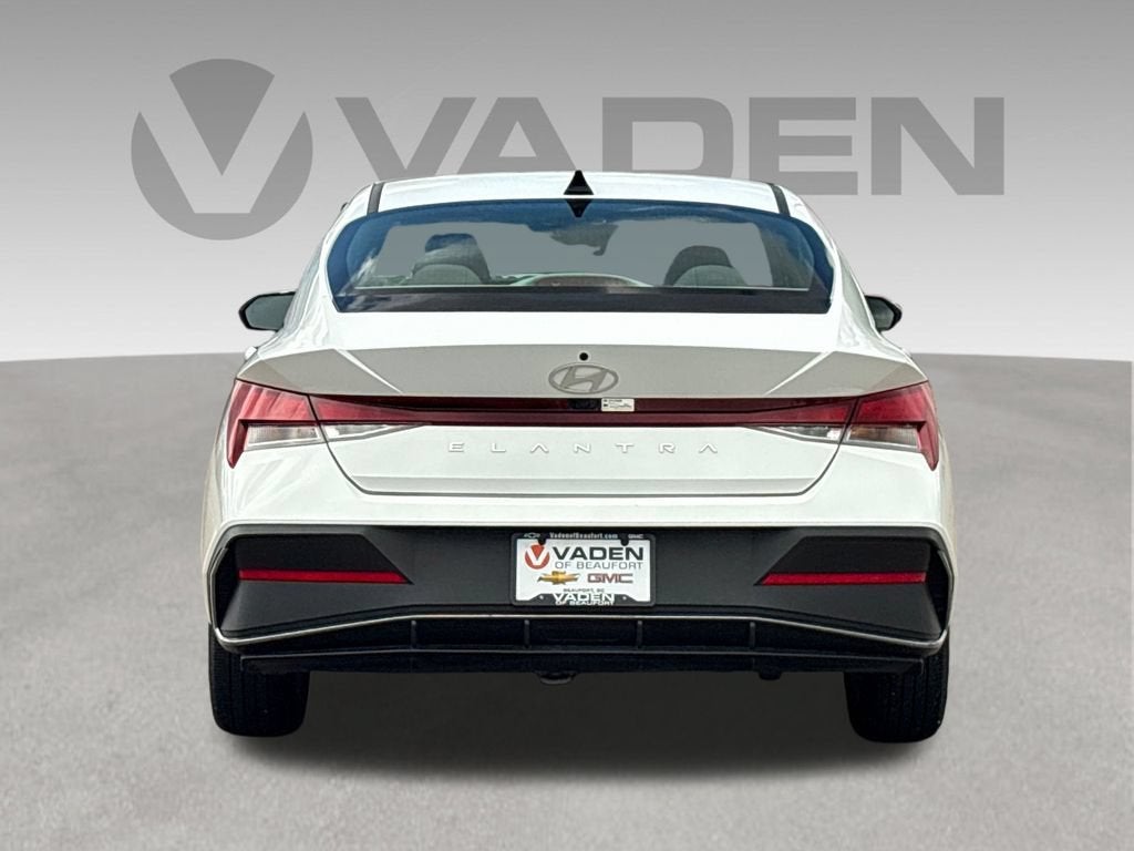 2024 Hyundai ELANTRA Base