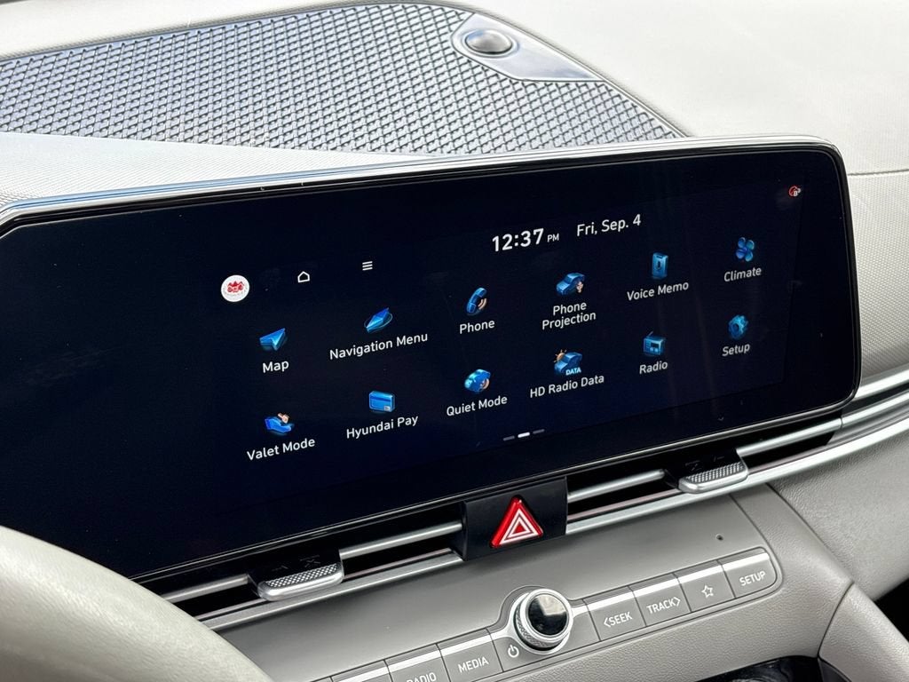 2024 Hyundai ELANTRA Base