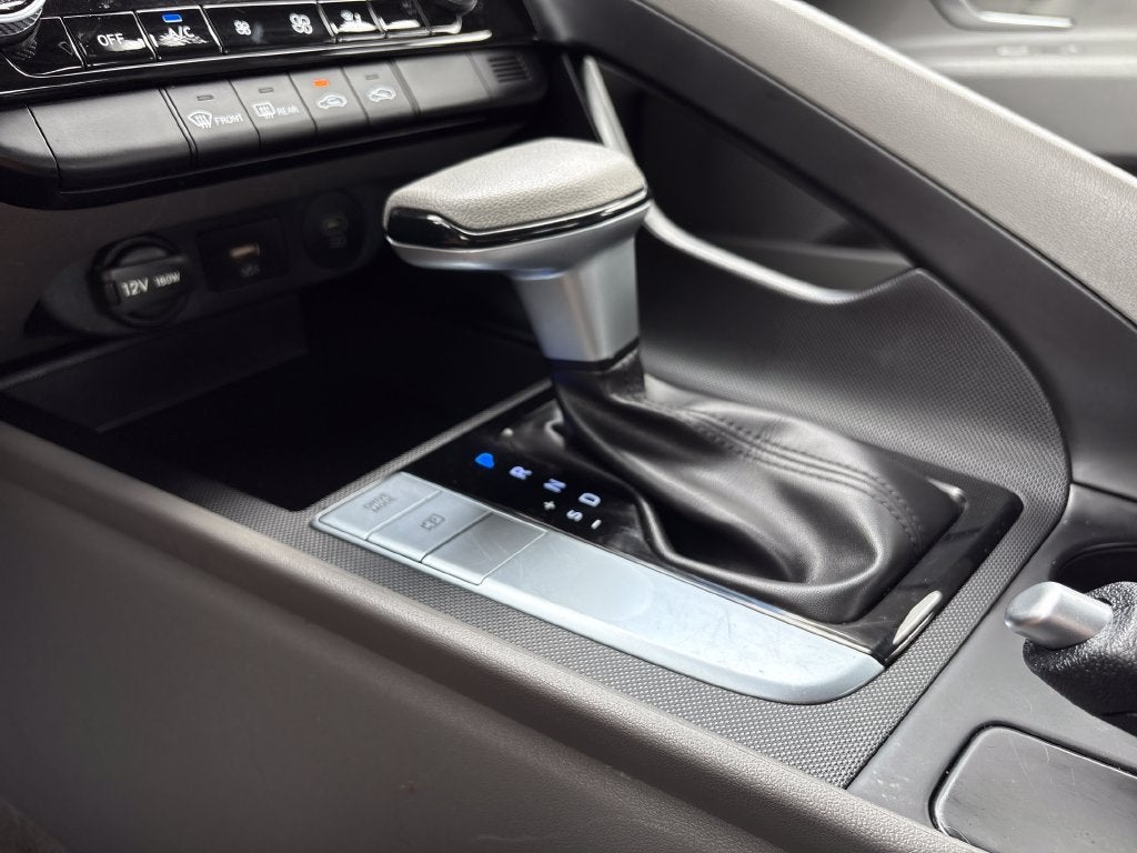 2024 Hyundai ELANTRA Base