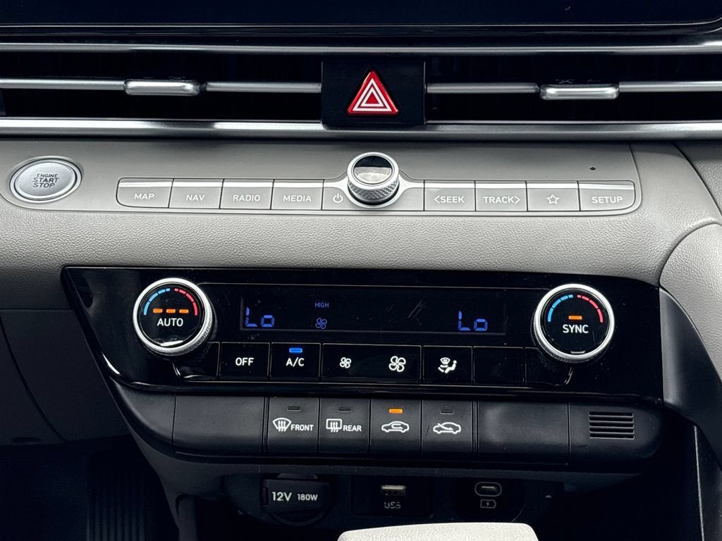 2024 Hyundai ELANTRA Base