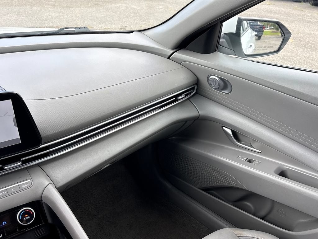 2024 Hyundai ELANTRA Base