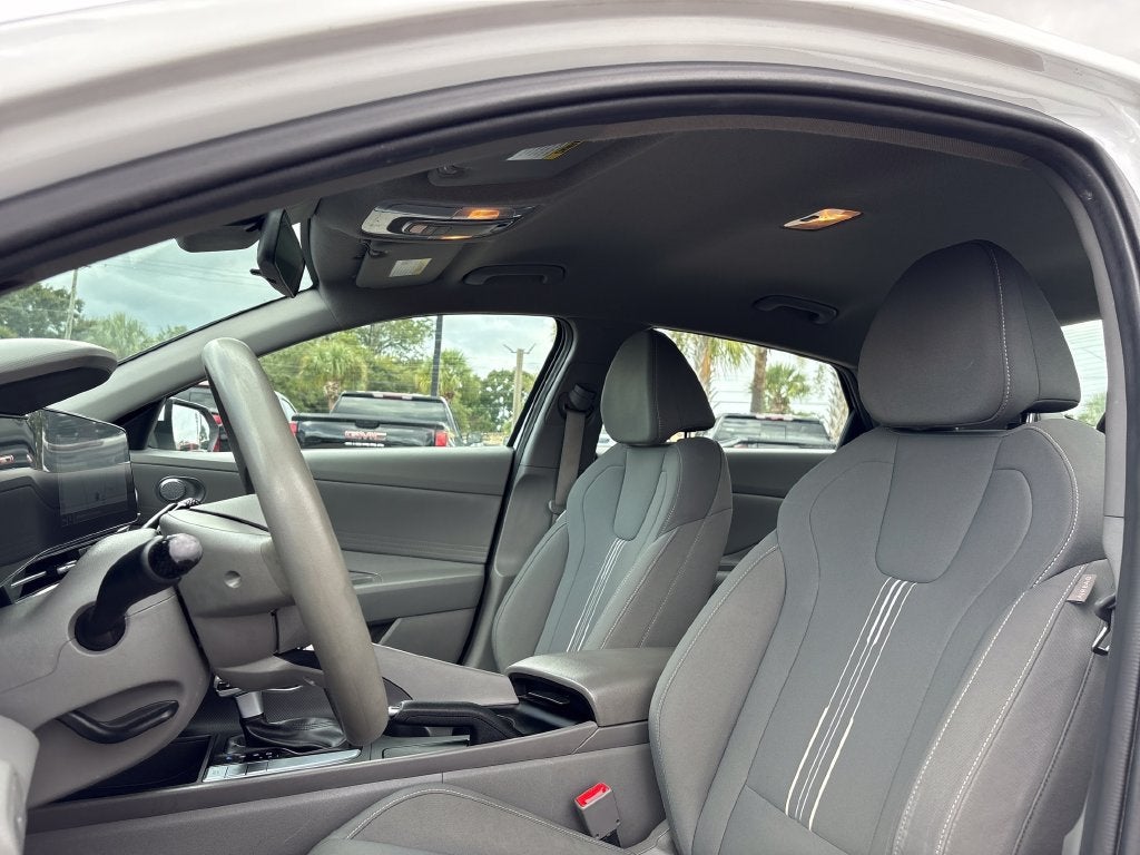 2024 Hyundai ELANTRA Base