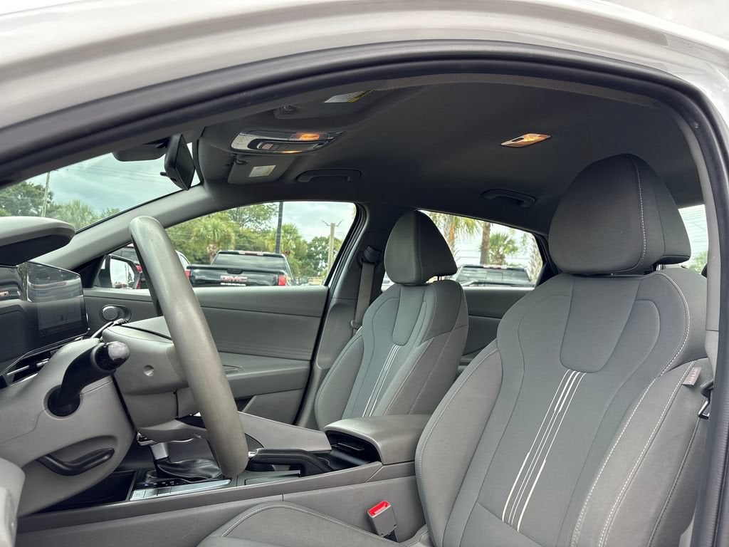 2024 Hyundai ELANTRA Base