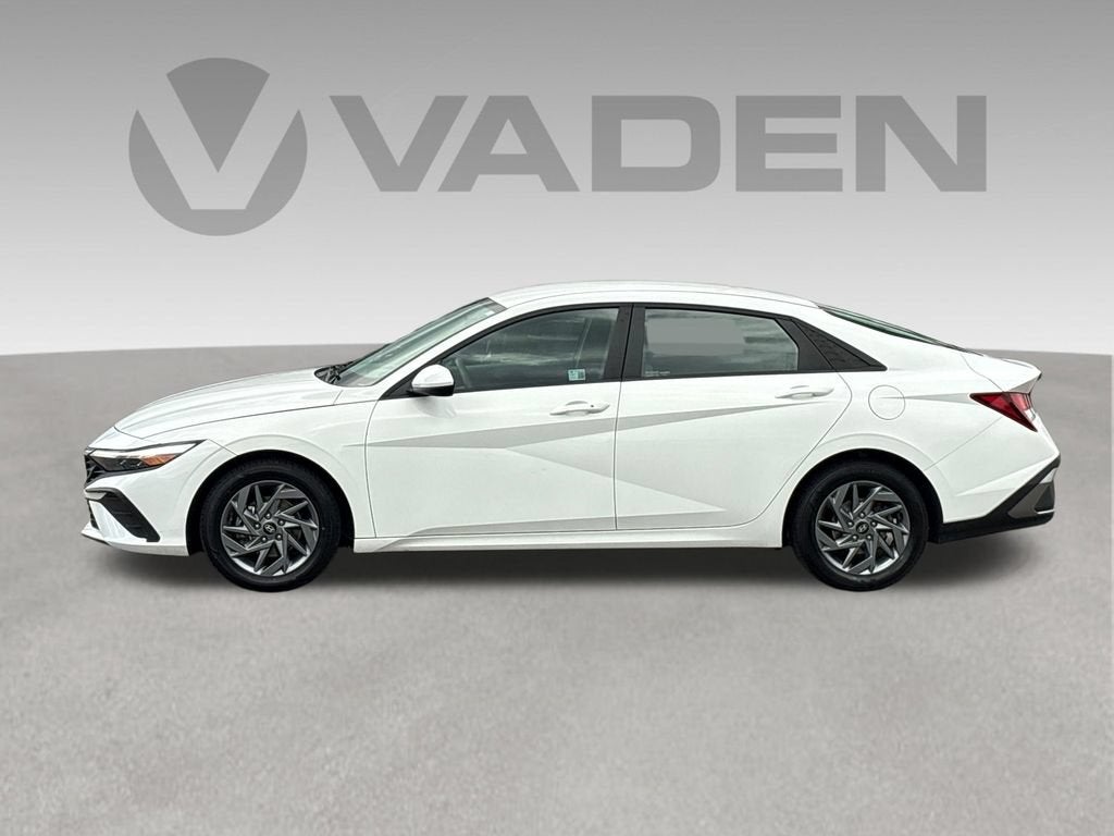 2024 Hyundai ELANTRA Base