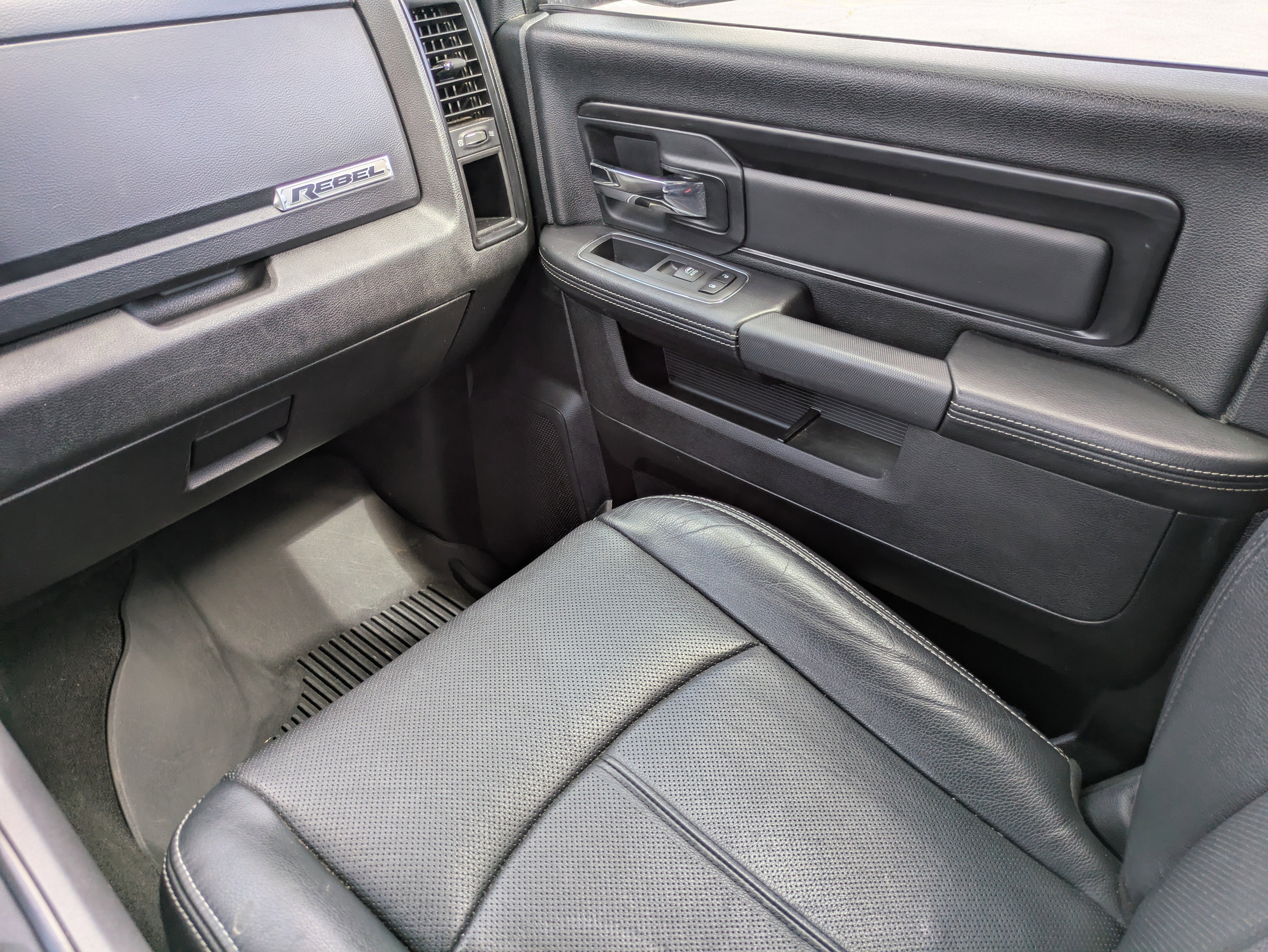 2018 RAM 1500 Rebel Crew Cab 4x4 5'7" Box
