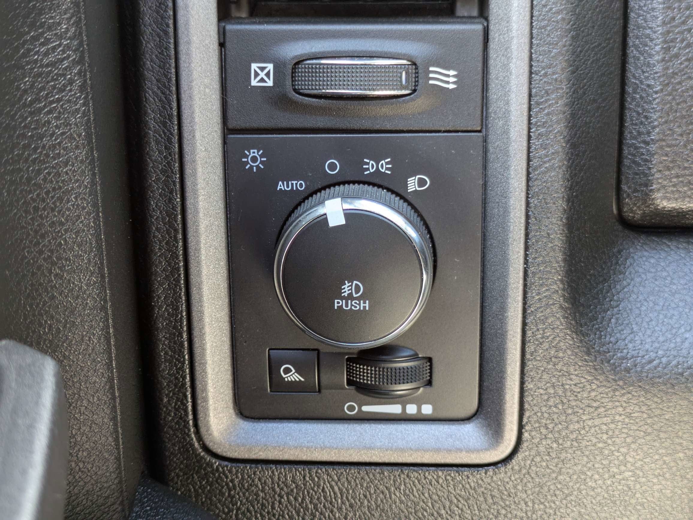 2022 RAM 1500 Classic Tradesman Crew Cab 4x4 5'7" Box