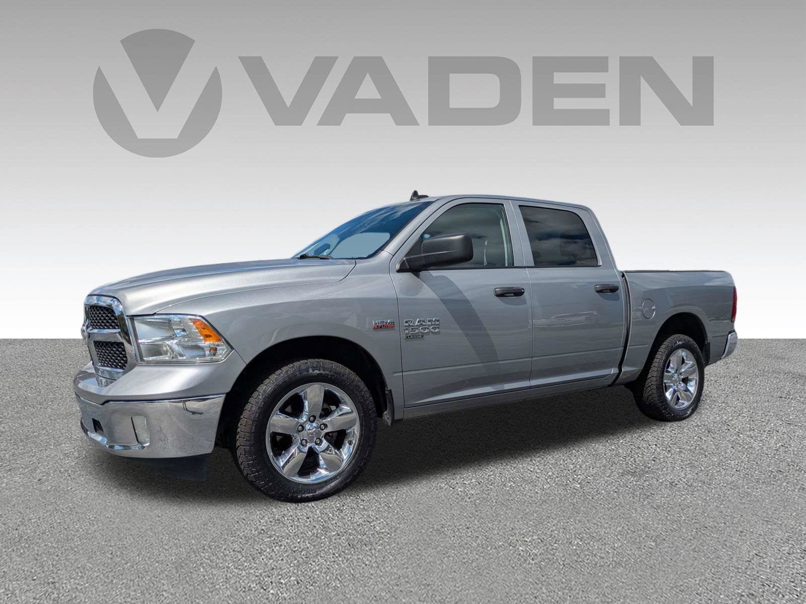 2022 RAM 1500 Classic Tradesman Crew Cab 4x4 5'7" Box