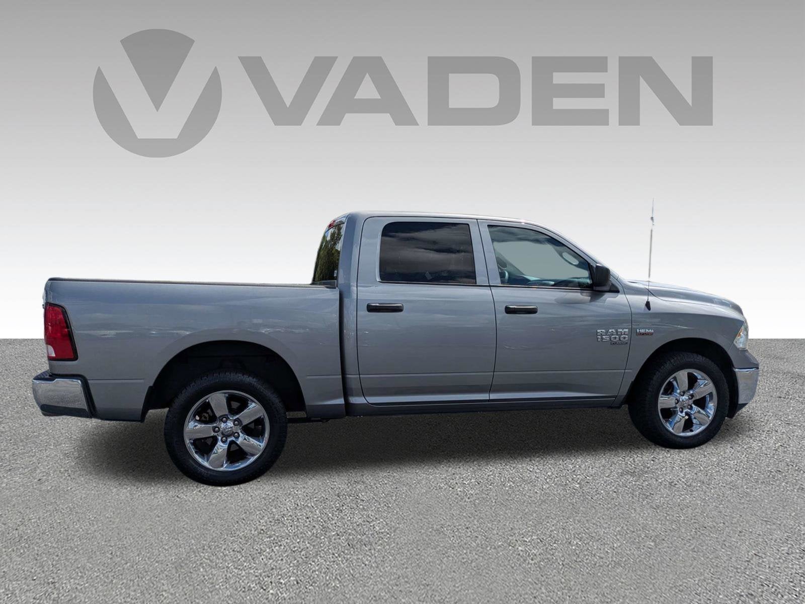 2022 RAM 1500 Classic Tradesman Crew Cab 4x4 5'7" Box
