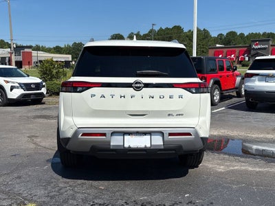 2022 Nissan Pathfinder SL