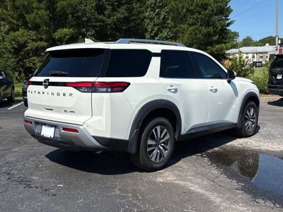 2022 Nissan Pathfinder SL