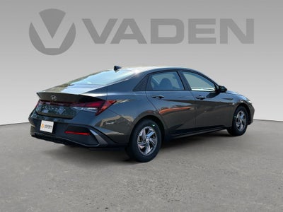 2024 Hyundai ELANTRA SE