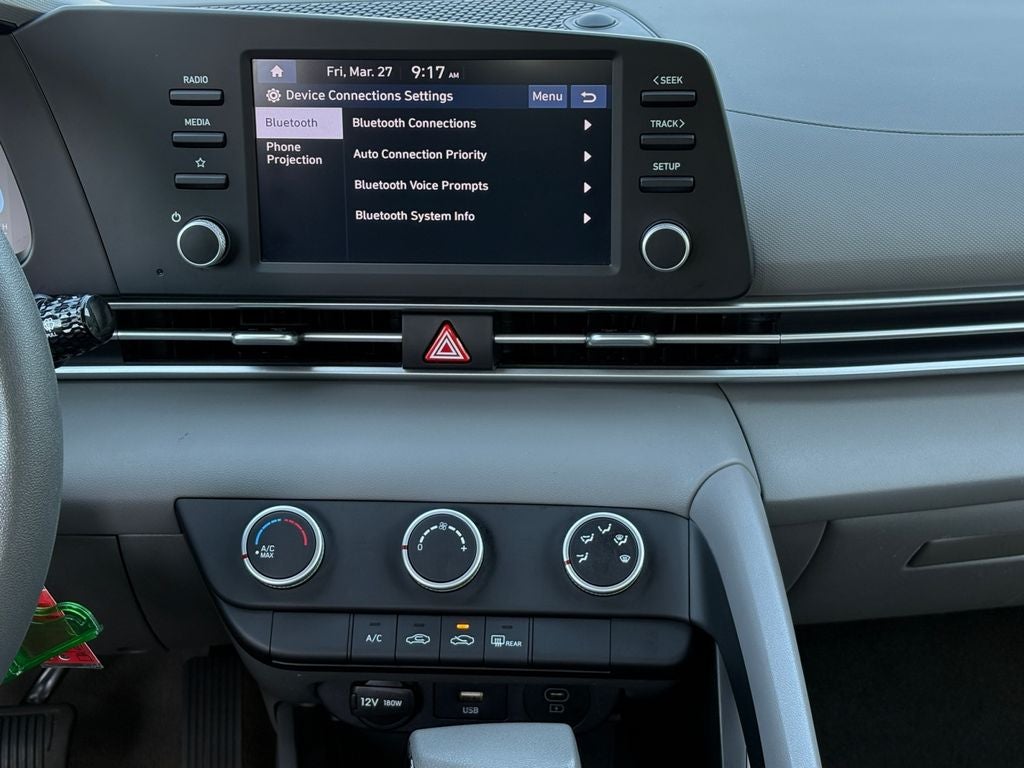 2024 Hyundai ELANTRA SE