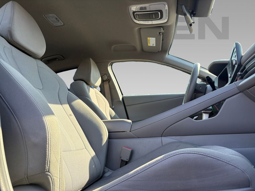 2024 Hyundai ELANTRA SE