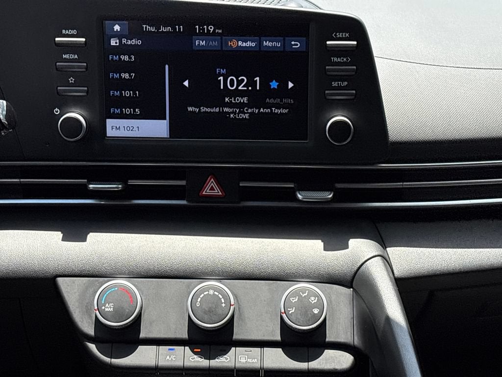 2025 Hyundai ELANTRA SE