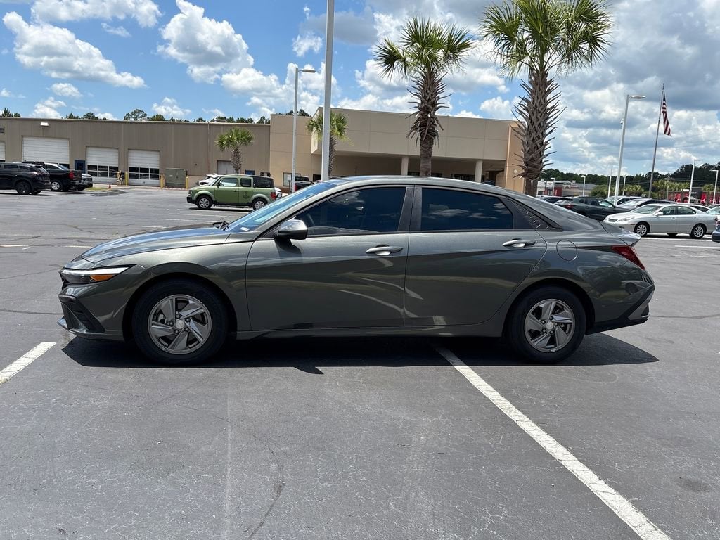 2025 Hyundai ELANTRA SE