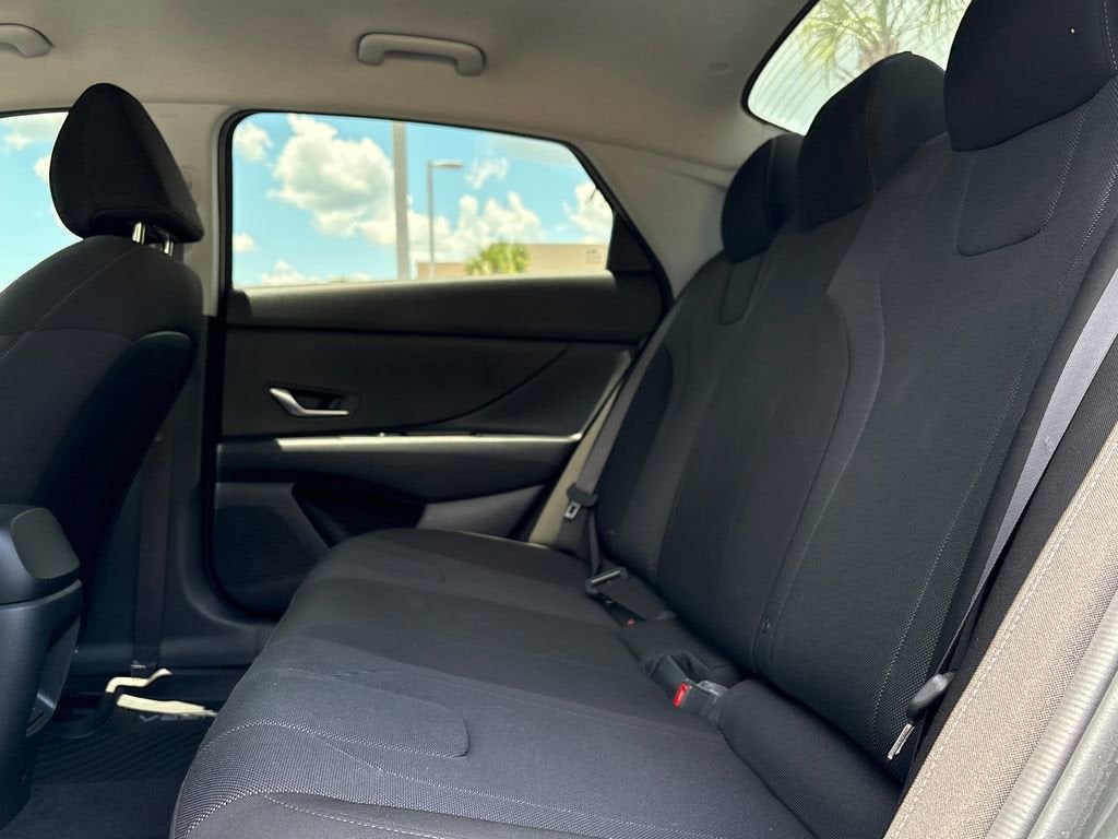 2025 Hyundai ELANTRA SE