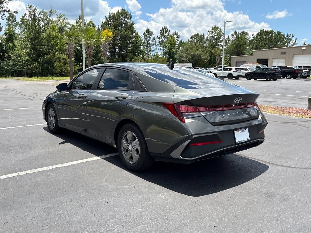 2025 Hyundai ELANTRA SE