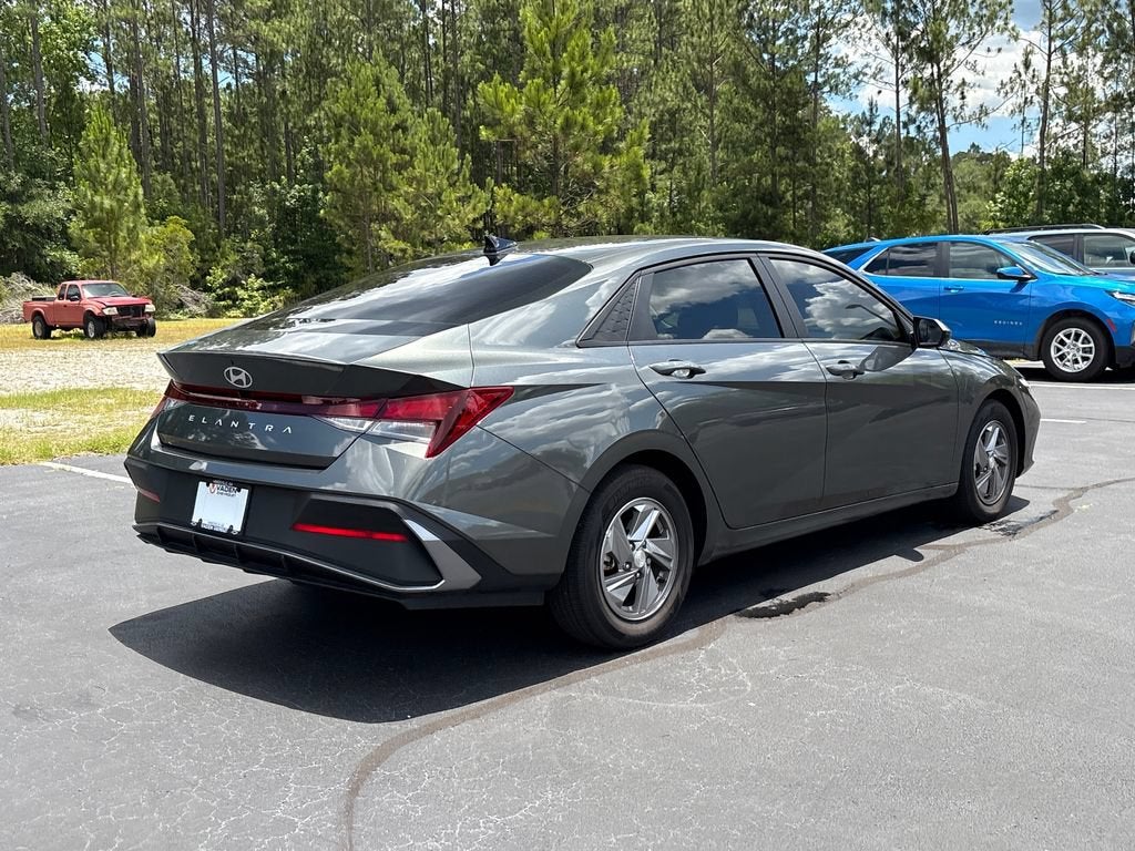 2025 Hyundai ELANTRA SE