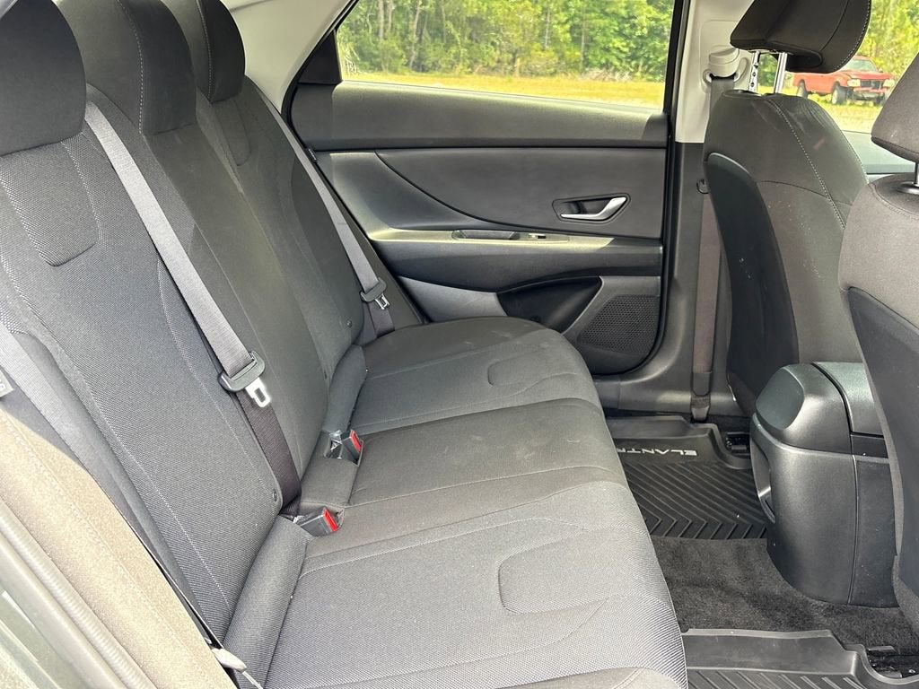 2025 Hyundai ELANTRA SE