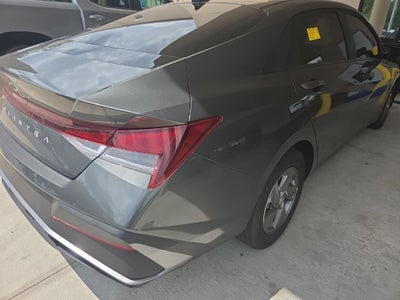 2025 Hyundai ELANTRA SE